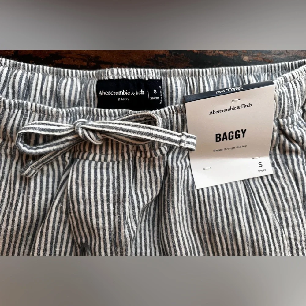 A&F NWT Men’s Small Drawstring Blue & White Stripes Baggy Pants